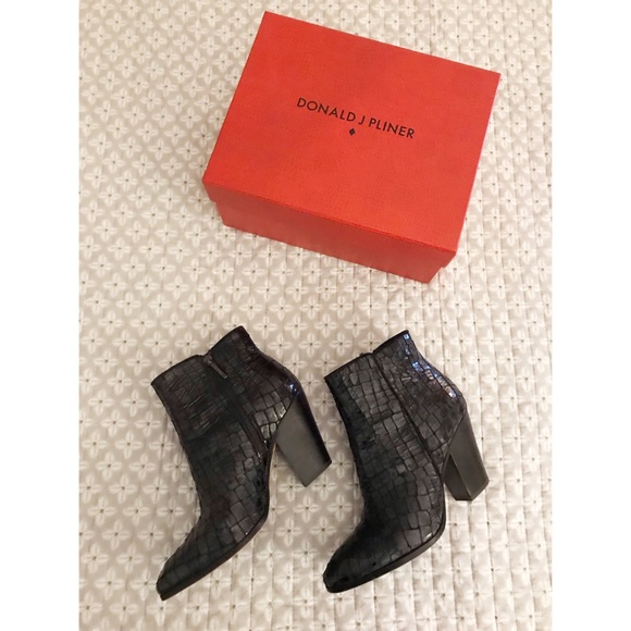 donald pliner jia bootie